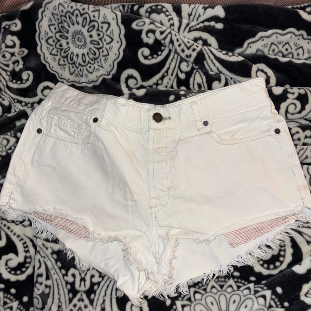 Free People/We the Free distressed white denim shorts size 30